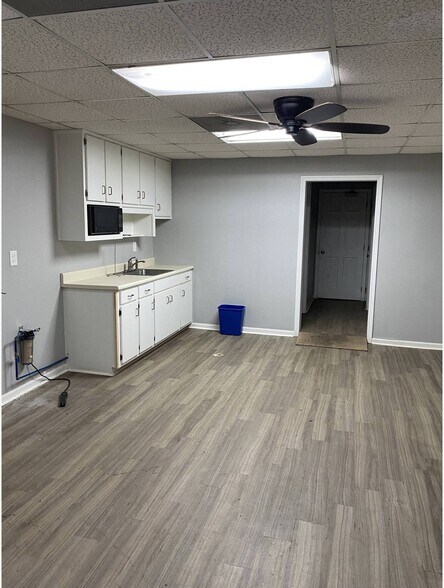 More Photos Of 1301 50th St, Columbus Warehouse For Lease