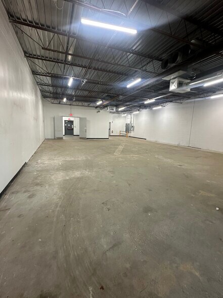 More Photos Of 2493-2549 S Ferdon Blvd, Crestview Unknown For Lease