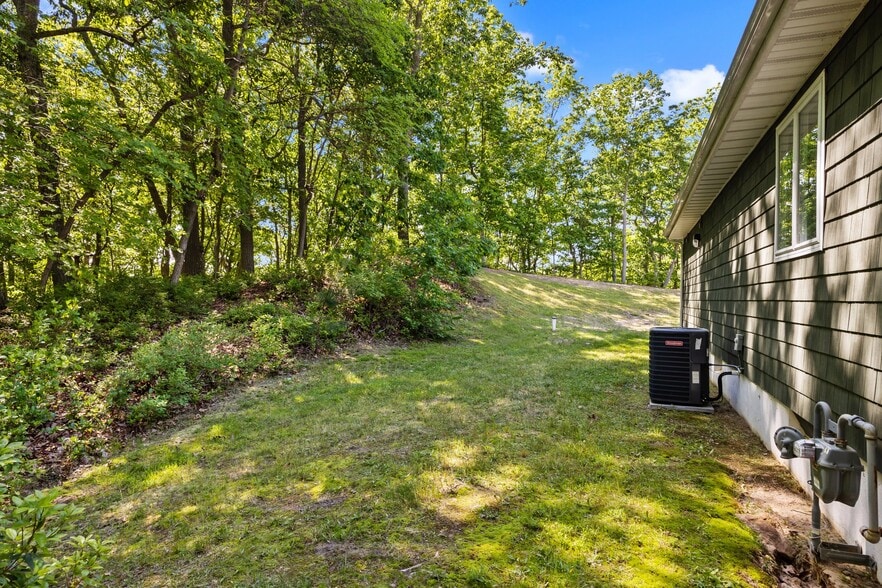 More Photos Of 352 Monmouth Rd, Millstone Township Office For Lease