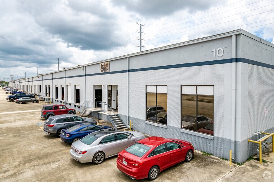 More Photos Of 5810-5922 Business Park, San Antonio Warehouse For Lease