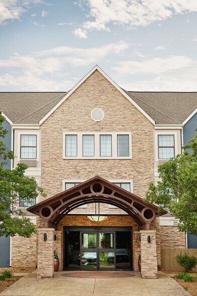 More Photos Of 300 W Romeo B Garrett Ave, Peoria Hotel For Sale