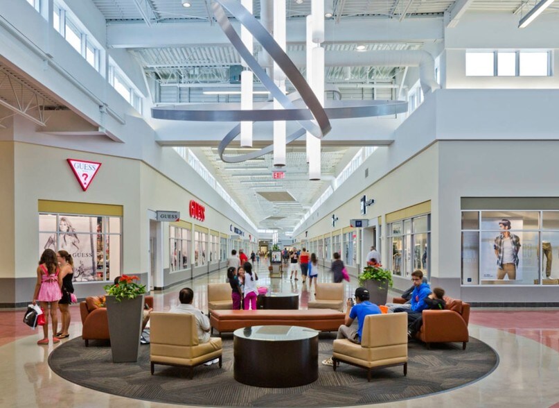 More Photos Of 3311 County Rd 89, Innisfil General Retail For Lease