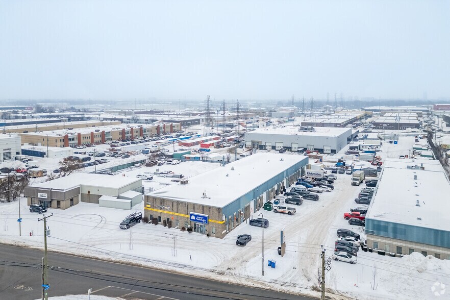 More Photos Of 1580-1600 Boul Saint-Elzéar O, Laval Light Manufacturing For Sale