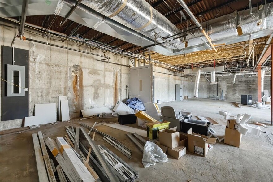 More Photos Of 2 Forest Ave, Paramus Medical For Lease