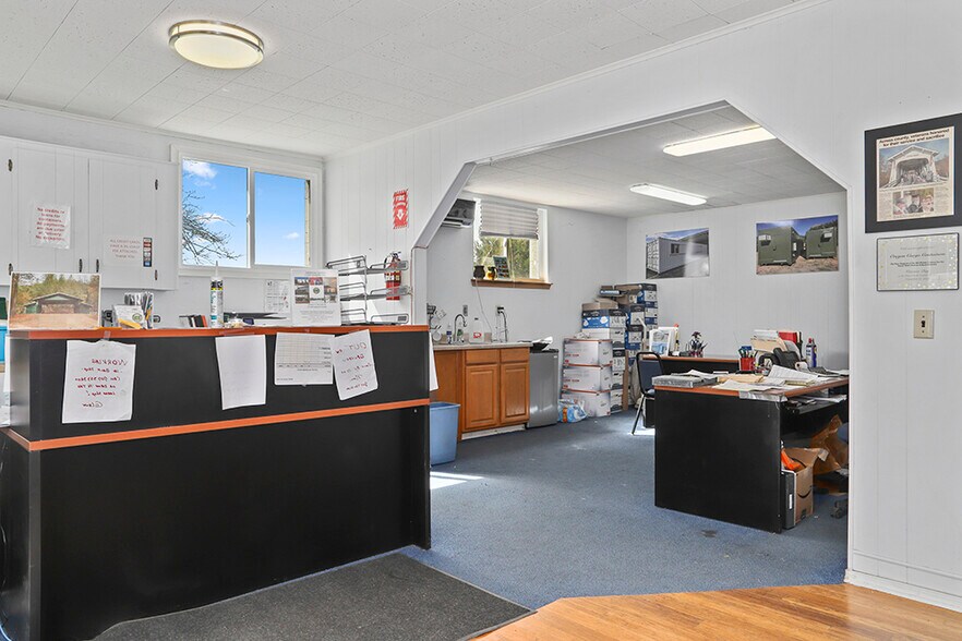 More Photos Of 2660 NW Vine St, Grants Pass Manufacturing For Sale