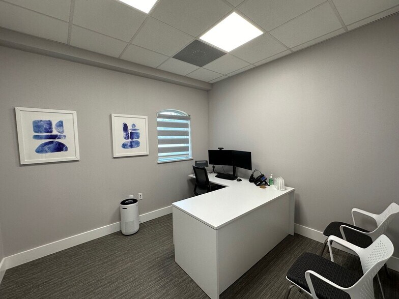 More Photos Of 2856-2868 University Pky, Sarasota Medical For Lease
