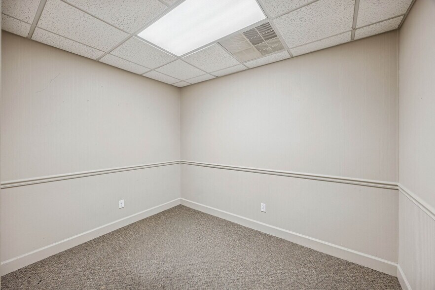 More Photos Of 1888 14th St S, Fernandina Beach Office For Lease