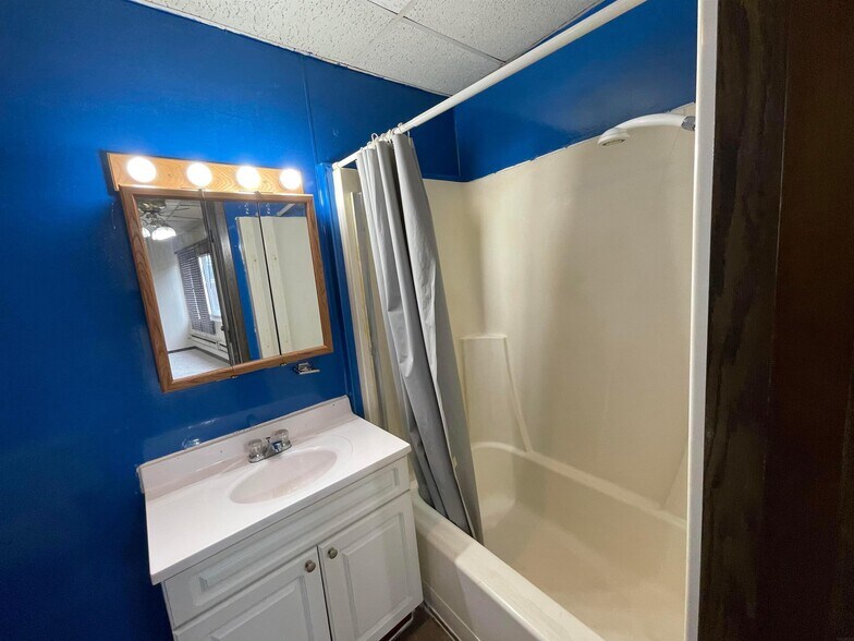 More Photos Of 1 S Frederick Ave, Oelwein Storefront Retail Residential For Sale