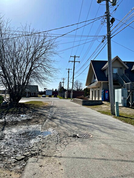 More Photos Of 217 E Central Ave, Mackinaw City Storefront For Lease