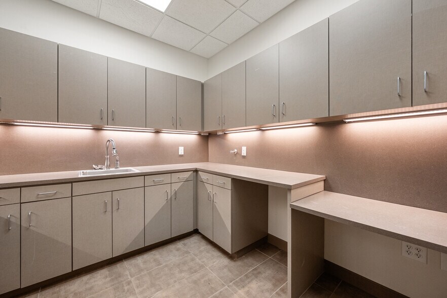 More Photos Of 6102 82nd St, Lubbock Medical For Sale