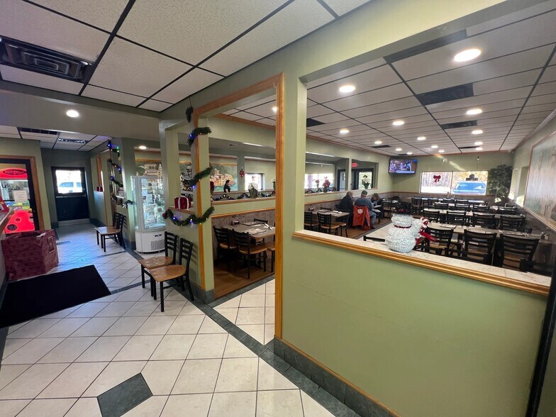 More Photos Of 2520 George Washington Memorial Hwy, Hayes Restaurant For Sale