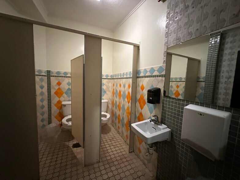 More Photos Of 27 S Cascade Ave, Montrose Theater Concert Hall For Sale