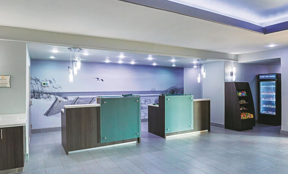 More Photos Of 910 State Highway 35 N, Port Lavaca Hotel For Sale