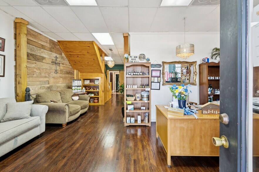 More Photos Of 220 Public Sq, Lafayette General Retail For Sale