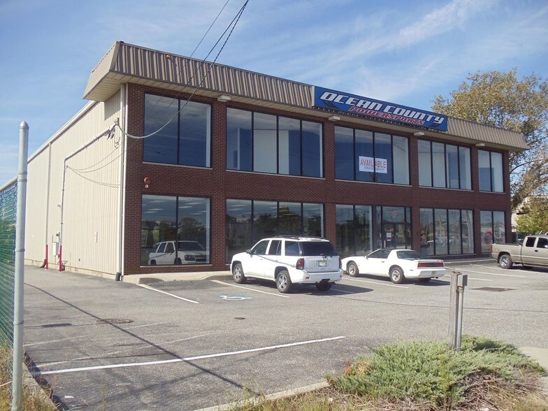More Photos Of 9 Flint Rd, Toms River Showroom For Lease
