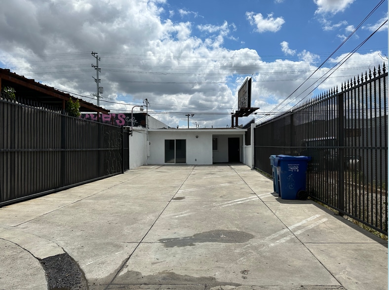 More Photos Of 13173 Van Nuys Blvd, Pacoima Storefront Retail Office For Sale