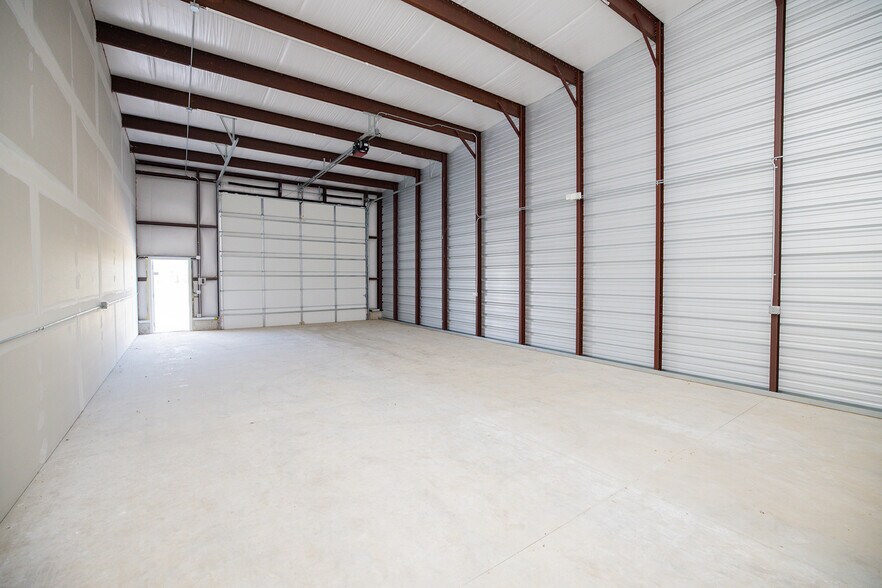 More Photos Of 1532 E Mason Dr, Kechi Self Storage For Sale