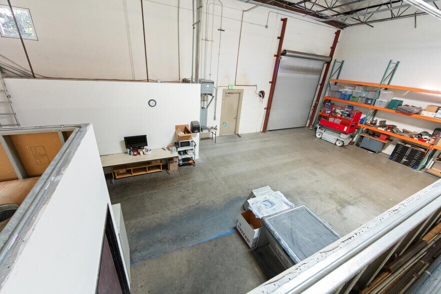 More Photos Of 661 Cochran St, Simi Valley Manufacturing For Sale