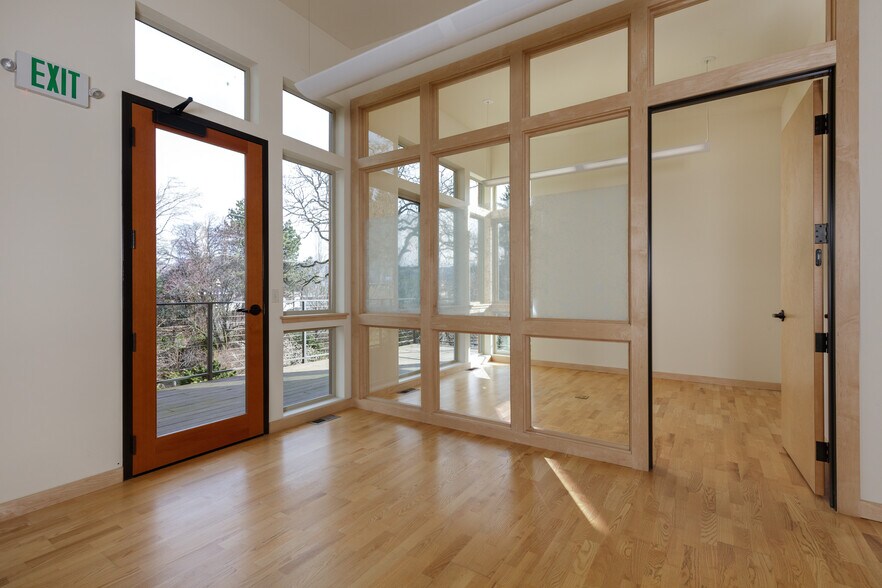 More Photos Of 3235 Cascade Ave, Hood River Office Residential For Sale