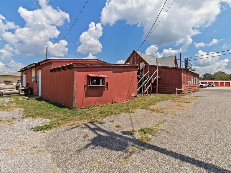 More Photos Of 805 S Green Ave, Purcell Restaurant For Sale