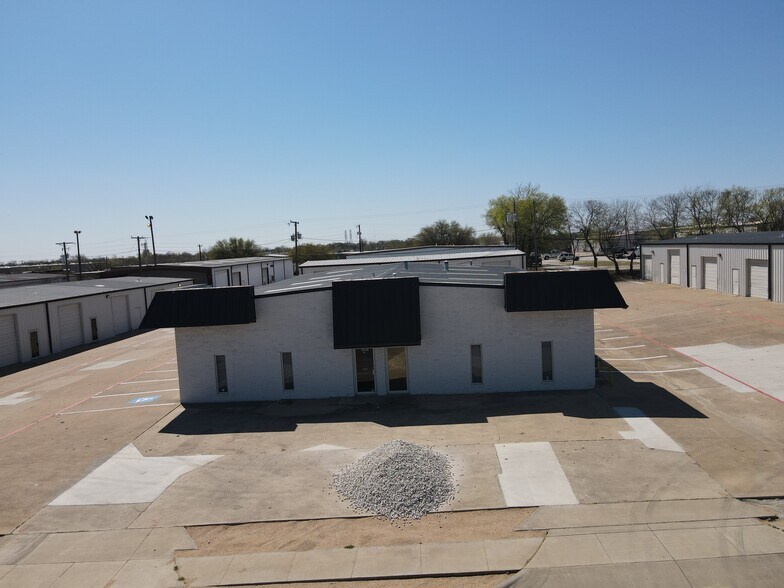 More Photos Of 4404-4412 Glenview Dr, Haltom City Warehouse For Lease