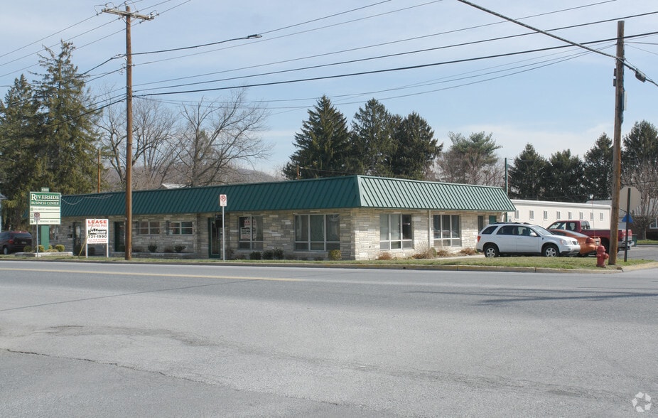 More Photos Of 4305 N 6th St, Harrisburg Showroom For Lease