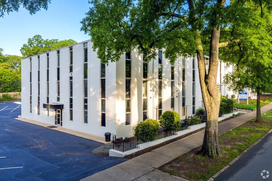 More Photos Of 1200 E Morehead St, Charlotte Office For Lease