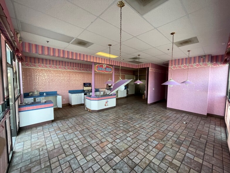 More Photos Of 380-396 Sierra St, Kingsburg Freestanding For Lease