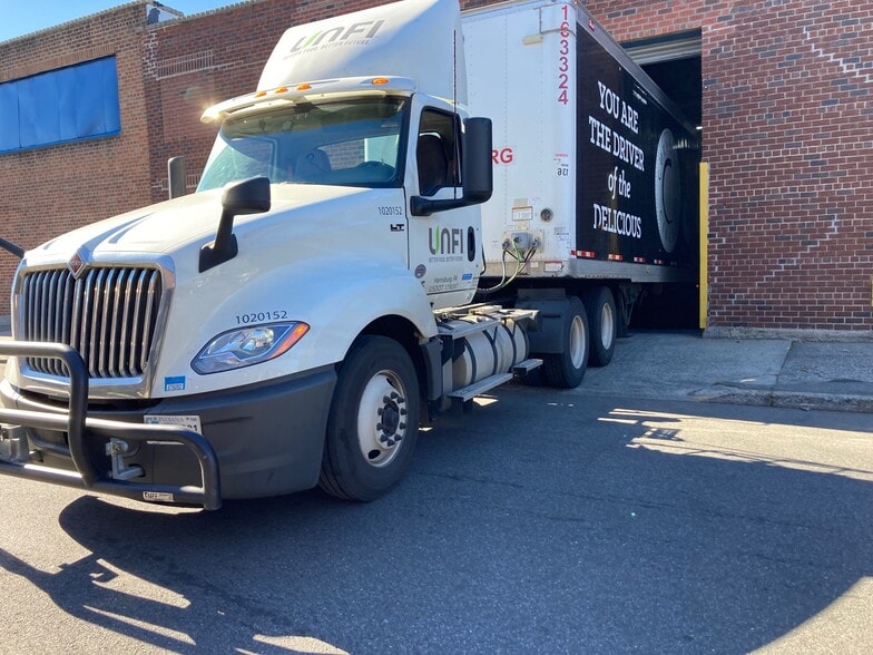 More Photos Of 721-731 Berriman St, Brooklyn Warehouse For Lease