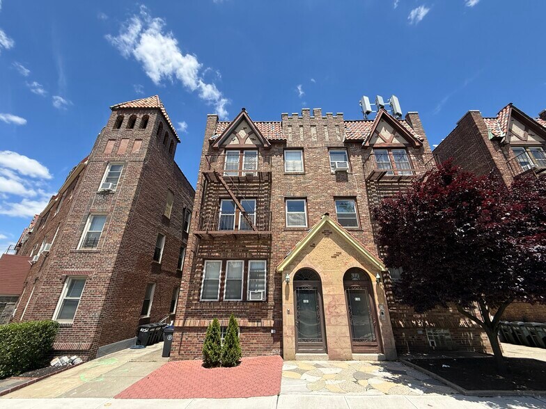 Primary Photo Of 8161 Woodhaven Blvd, Glendale Apartments For Sale