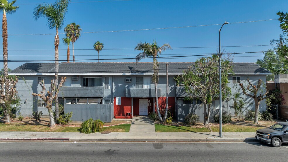 More Photos Of 13825 Vanowen St, Van Nuys Apartments For Sale