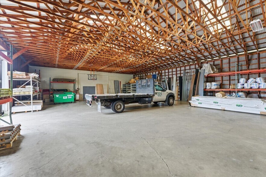 More Photos Of 2820 E St, Washougal Flex For Sale