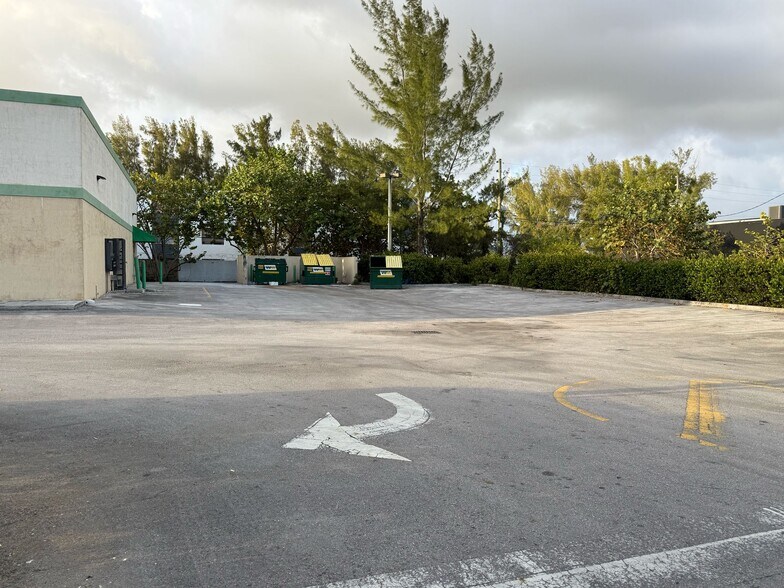 More Photos Of 1255 NW 103rd St, Miami Freestanding For Lease