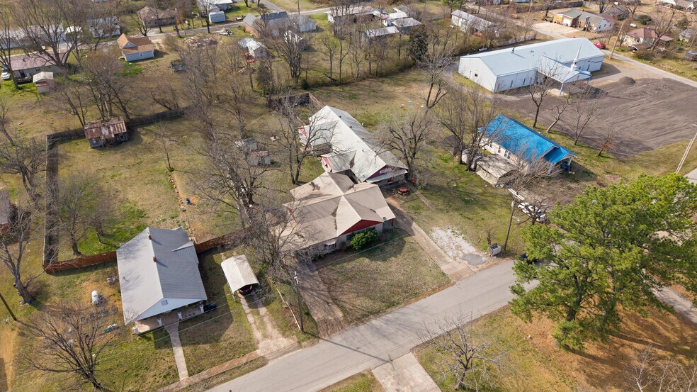 More Photos Of 300 Range St, Marshall Multifamily For Sale