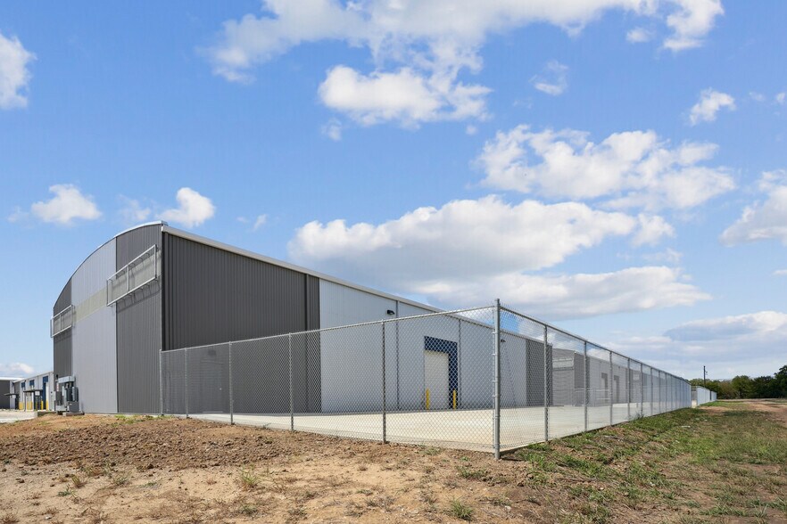 More Photos Of 5601 FM 973, Del Valle Unknown For Lease