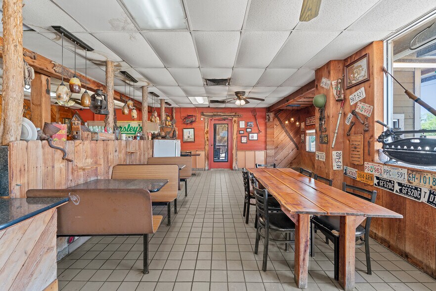 More Photos Of 313 W Cameron Ave, Rockdale Freestanding For Sale