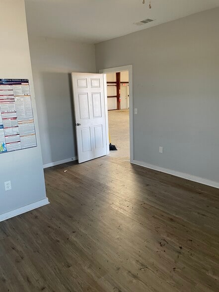 More Photos Of 1031 Sales Dr, Waxahachie Industrial For Lease