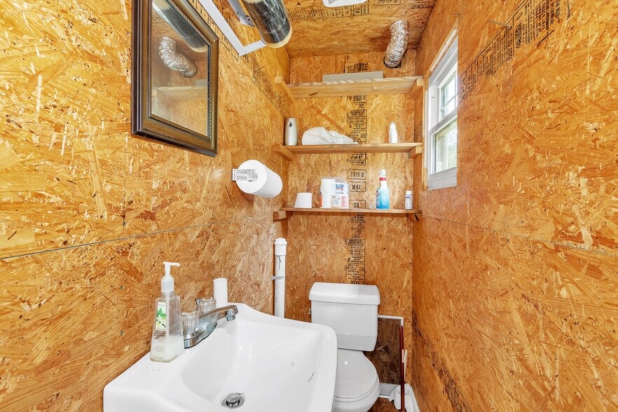 More Photos Of 121 Trotter Industrial Ln, Saluda Warehouse For Sale