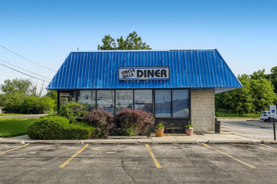 More Photos Of 805-845 N Roselle Rd, Schaumburg Unknown For Lease