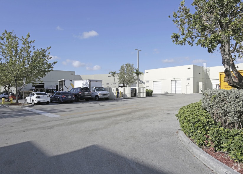 More Photos Of 2051 NW 112th Ave, Doral Showroom For Sale