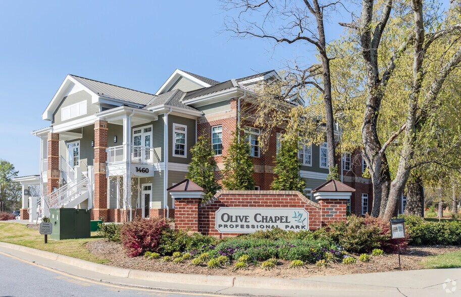 More Photos Of 1409-1429 Chapel Ridge Rd, Apex Office For Sale