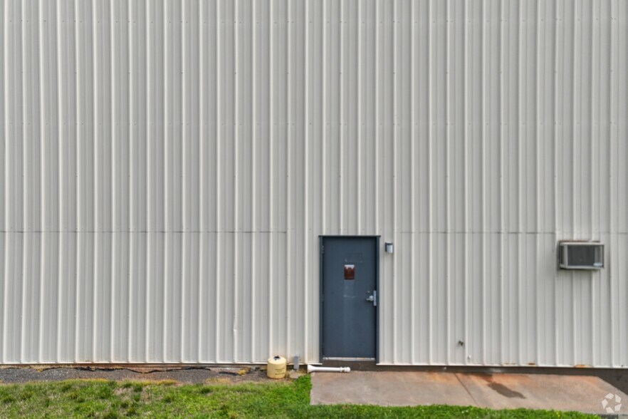 More Photos Of 6280 Clementine Dr, Clemmons Unknown For Lease