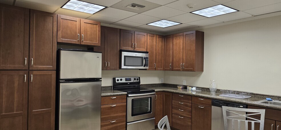 More Photos Of 9 Lake Bellevue Dr, Bellevue Office For Sale