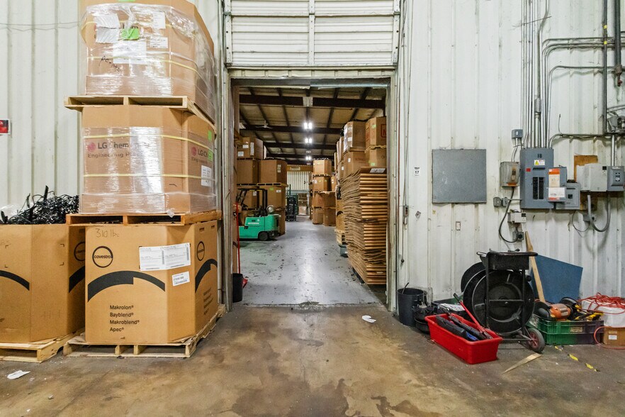 More Photos Of 2317 Washington St, Kokomo Warehouse For Sale