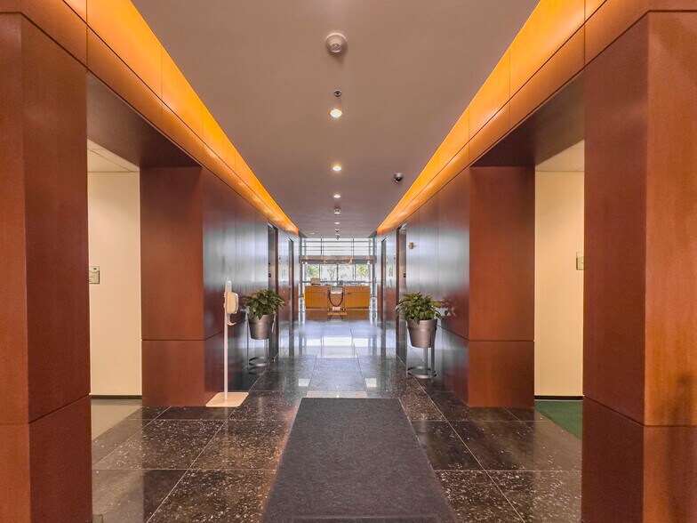 More Photos Of 9999 Bellaire Blvd, Houston Medical For Sale