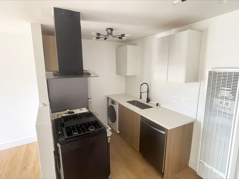 More Photos Of 2626 Cloverfield Blvd, Santa Monica Apartments For Sale