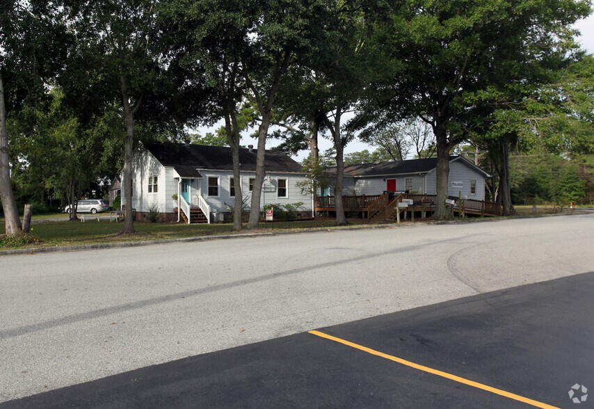 Primary Photo Of 7250 Market St, Wilmington Auto Repair For Sale