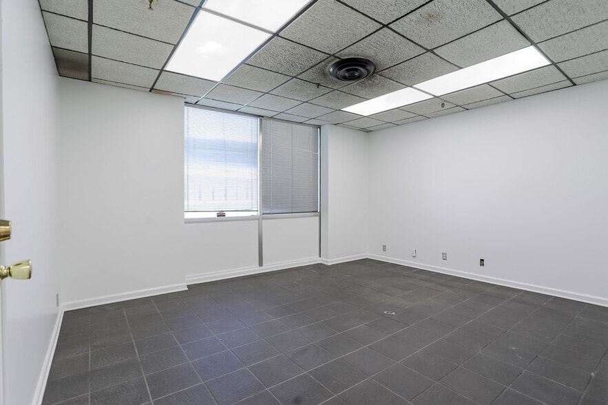 More Photos Of 2334 Production Dr, Indianapolis Warehouse For Lease