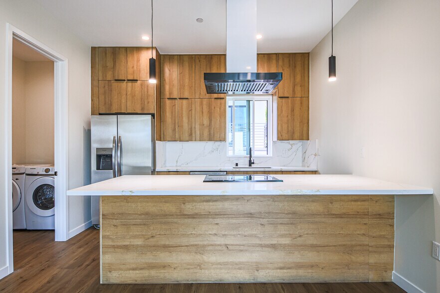 More Photos Of 2129 Aaron St, Los Angeles Apartments For Sale