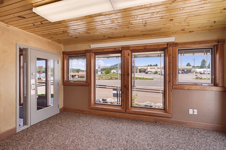 More Photos Of 1100 Mount Rushmore Rd, Custer Flex For Sale